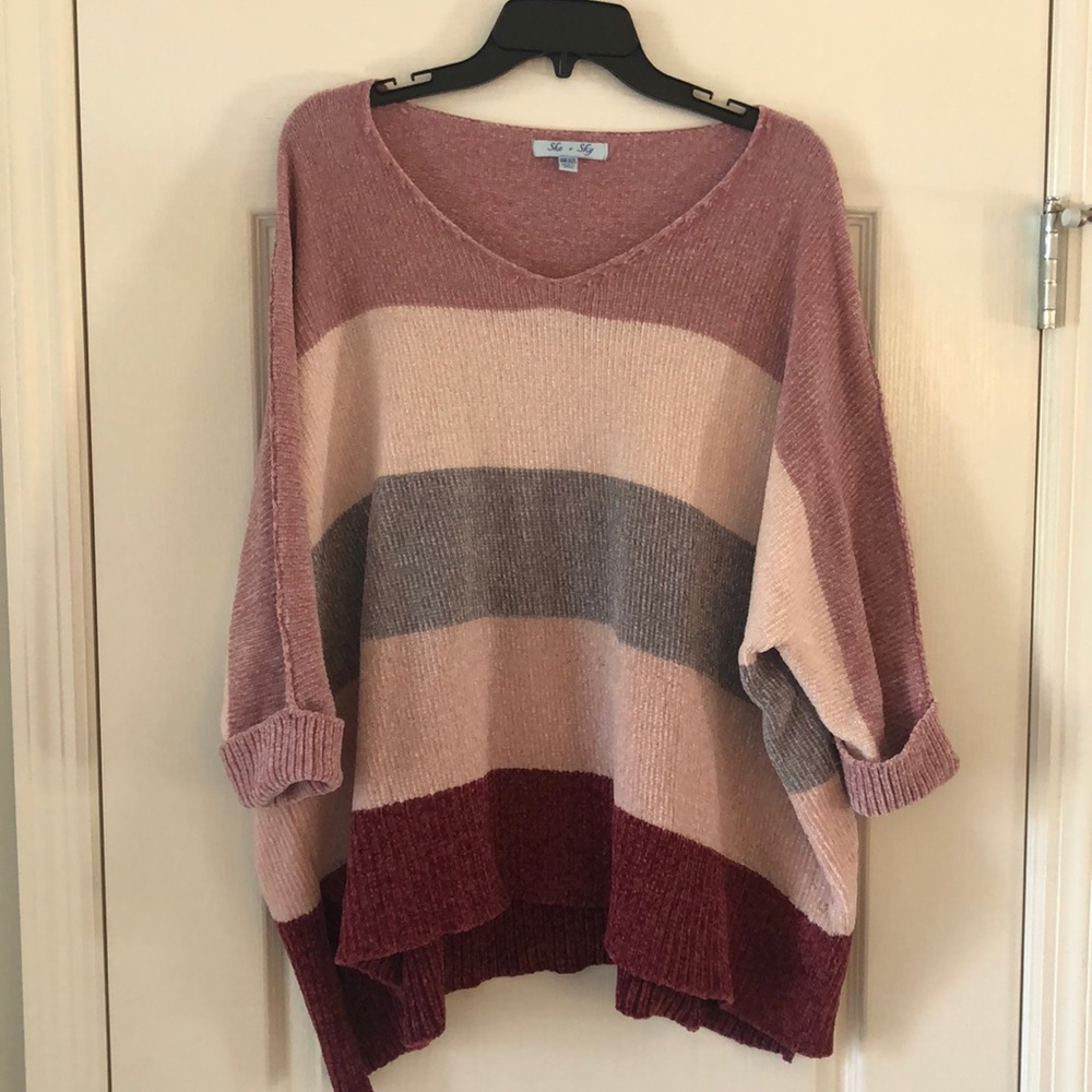 Oversized lightweight sweater.